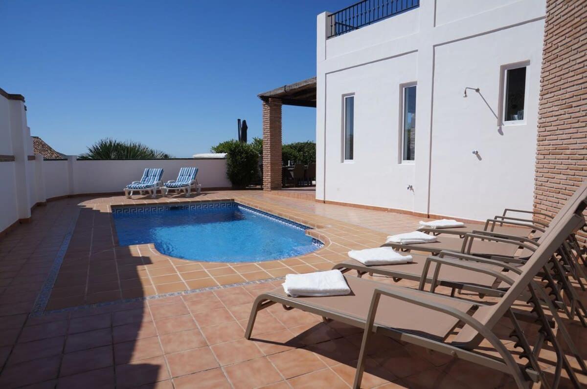 Villa Oasis Nerja Exterior photo