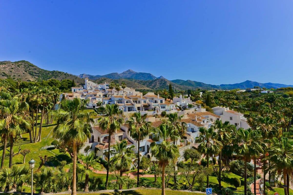 Villa Oasis Nerja Exterior photo