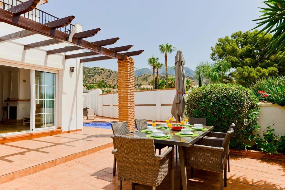 Villa Oasis Nerja Exterior photo